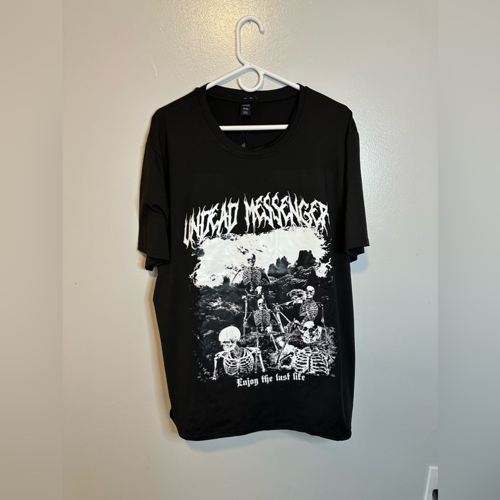Men’s Graphic Tee Size XL